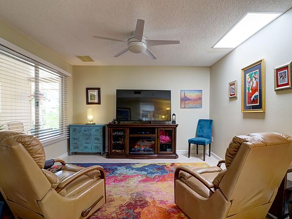 3rd image of 12835 Ashwood Dr