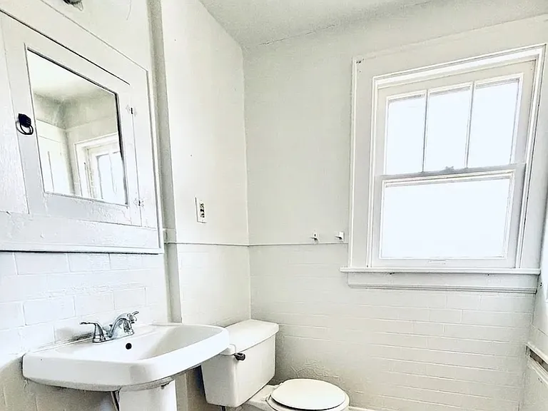 1404 Eastwood Ave — Photo 8