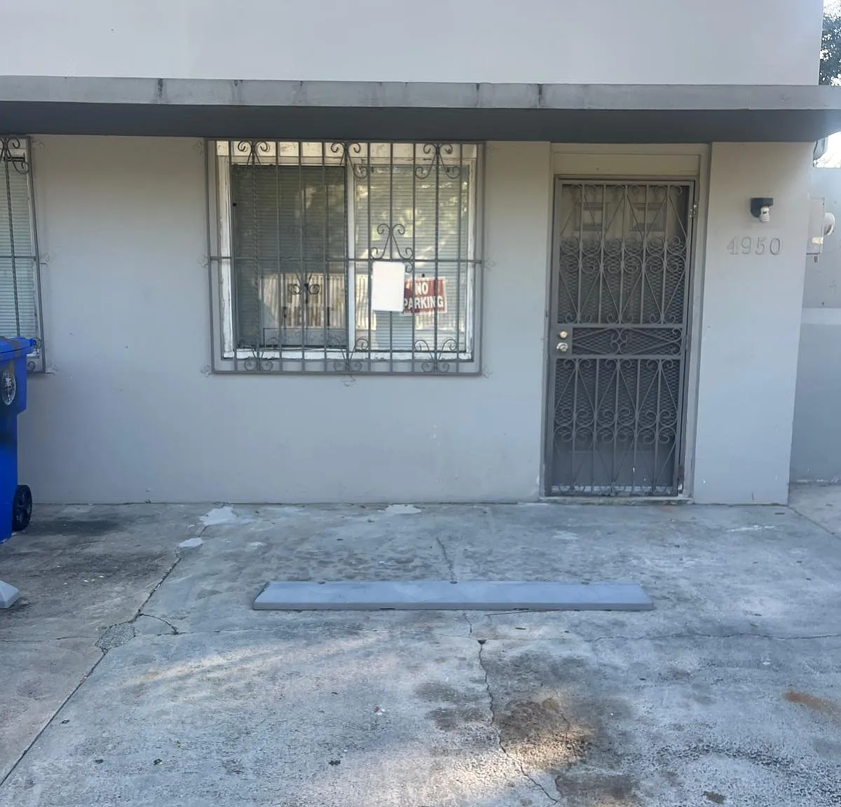 3 bed, 950 sqft, $2,100 — Photo 1