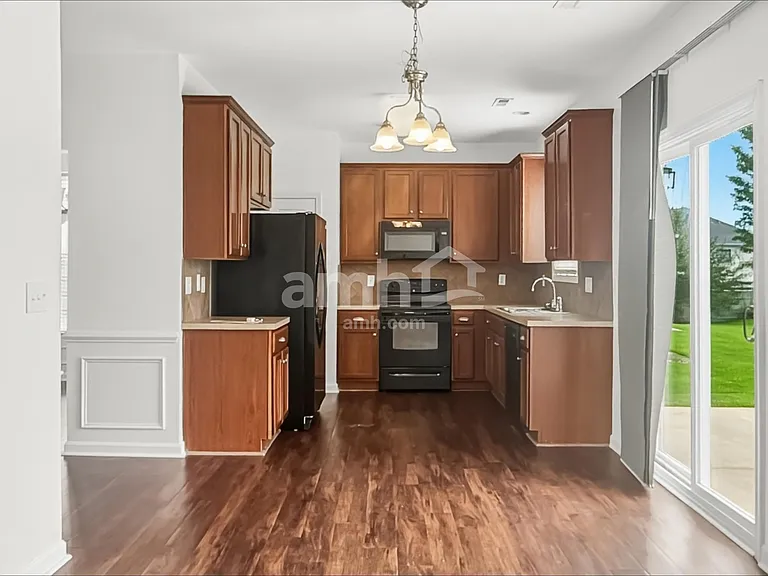 5 Phaeton Ave — Photo 5