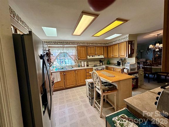5th image of 308 Riverwind Dr