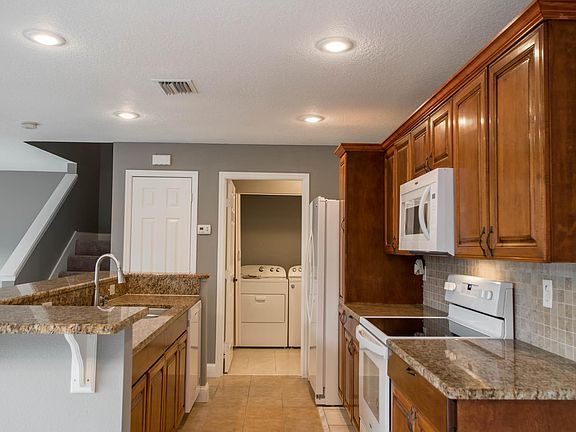 3rd image of 1520 Winter Green Blvd