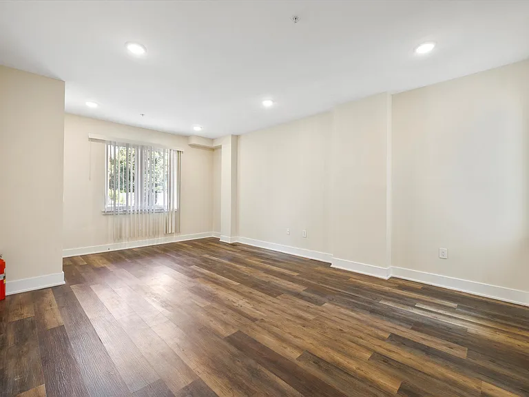 1804 W Berks St — Photo 37