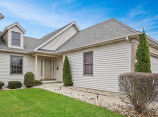 234 Red Hawk Rd, Hampshire, IL 60140