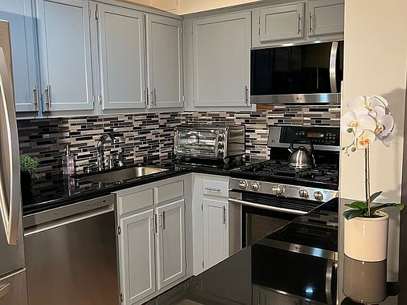 4th image of 368 Cumberland St APT 1