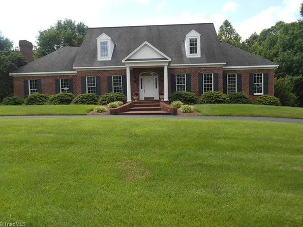 420 Montclaire Dr, Mount Airy, NC 27030