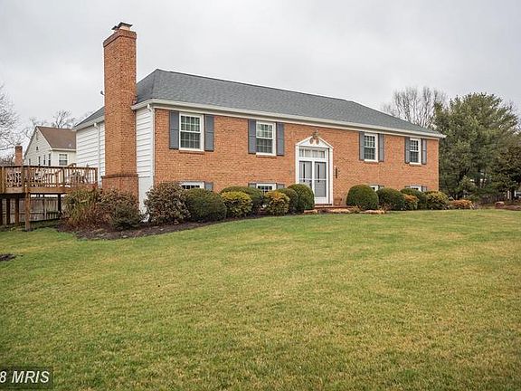 Gorgeous Curb Appeal!
