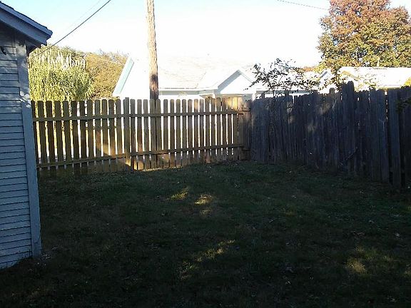 fensed yard w/ 2 car garage