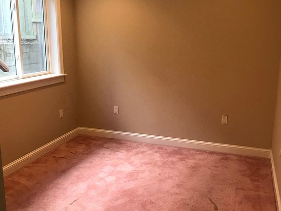 3rd image of 662 Campbell Ave