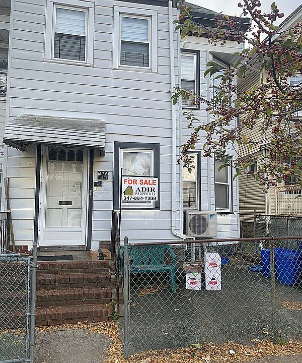 1st image of 872 E 14th St