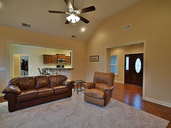 2nd image of 410 Eastwood Dr