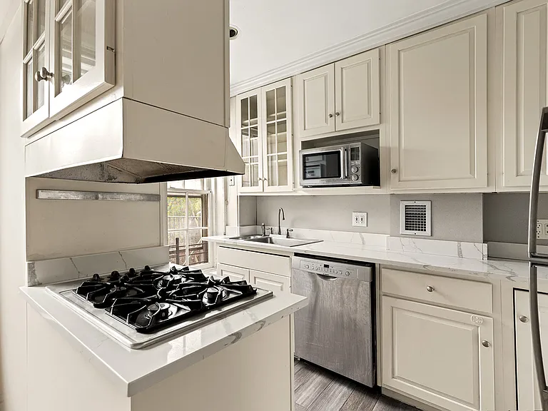 246 Cumberland St #2 — Photo 5