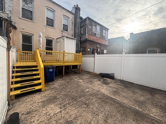 5th image of 409 Cornelia St Floor 1