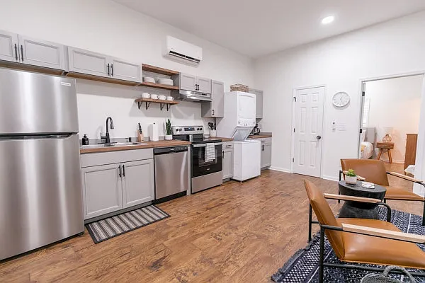 1813 Alpine Drive - 3 — Photo 3