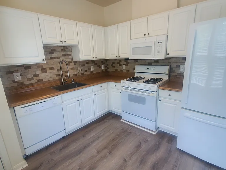 3515 Piney Woods Pl #D202 — Photo 37