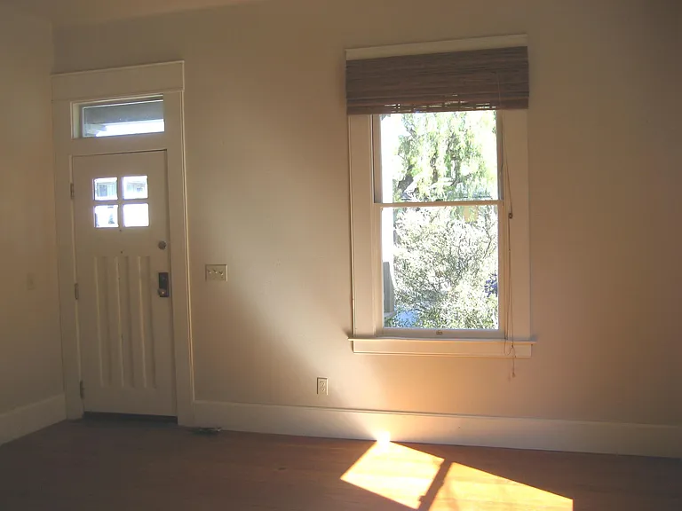 870 Islay St — Photo 6