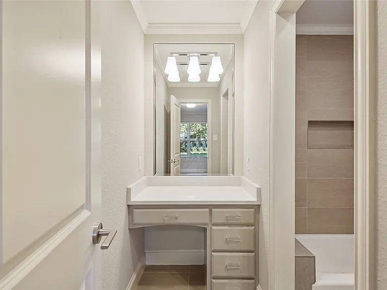 9015 Villa Park Cir — Photo 19