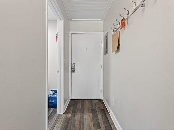 3rd image of 1336 Hunters Rd APT C