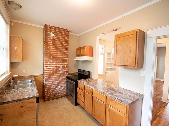 2nd image of 805 S Sprigg St