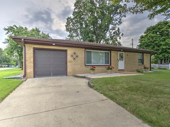 26 Maple Ct, Decatur, IL 62526