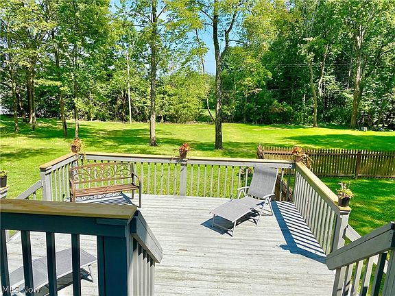 3rd image of 568 Hampshire Rd