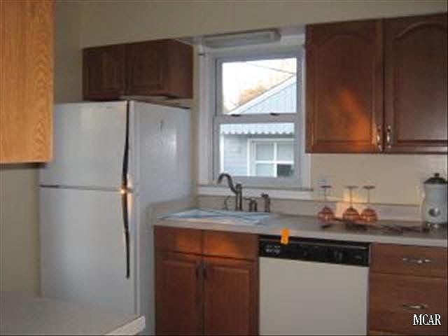2nd image of 370 Everett St