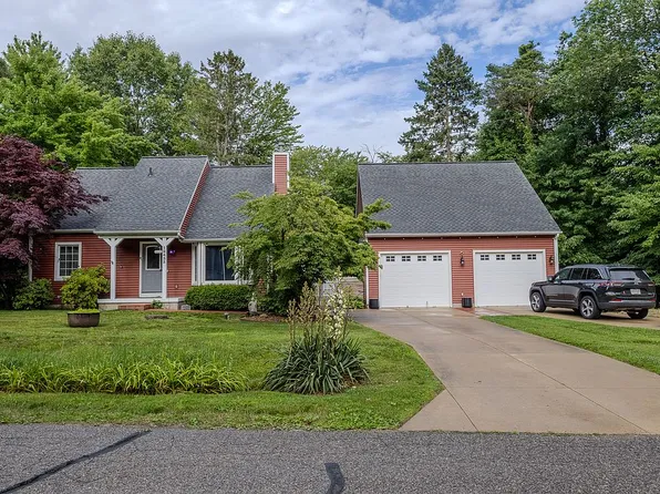 12433 Forest Meadow Dr, Perry, MI 48872