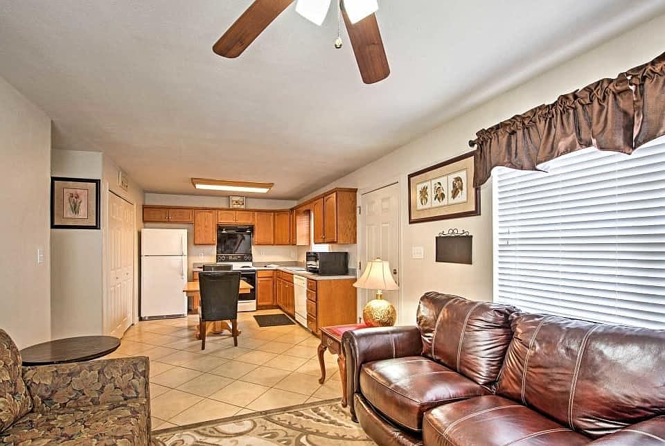Living Room/Full Size Kitchen Combination