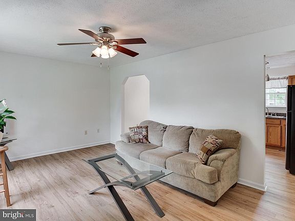 4th image of 25810 Hills Dr