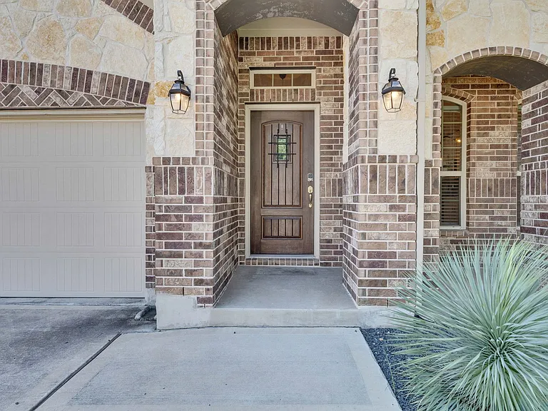 120 Lily Turf Cv — Photo 28