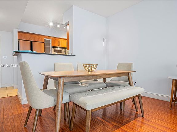 2nd image of 325 Biscayne Blvd #1118