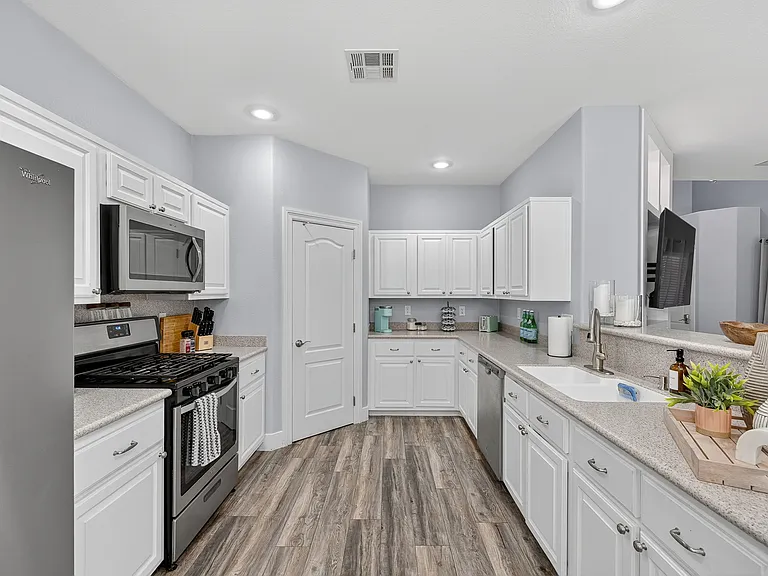 9157 Sunken Meadow Ave — Photo 33