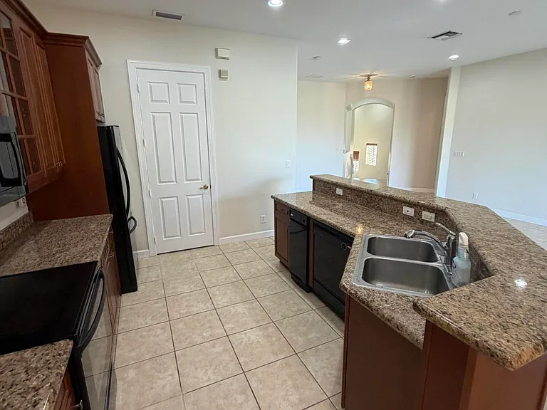 8079 NW 127th Ln #2-F — Photo 6