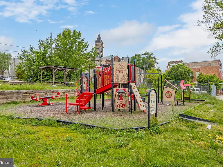 1235 N Bond St — Photo 19