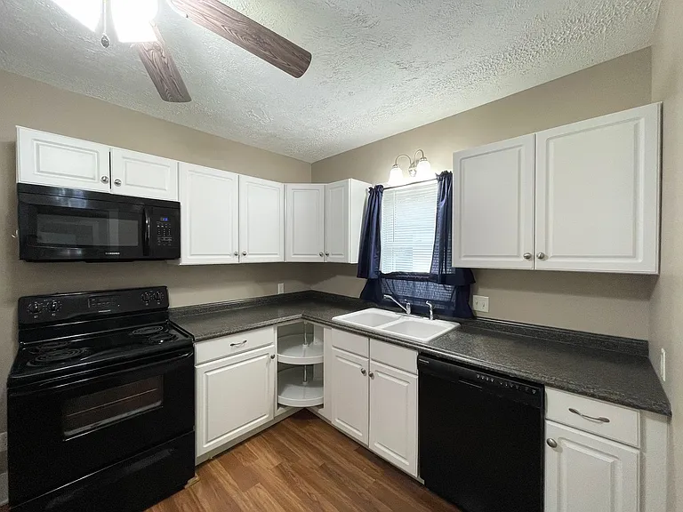 1002 N Grimes St — Photo 9