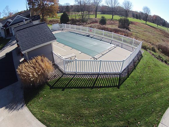 3rd image of 3393 Maple Greens Dr