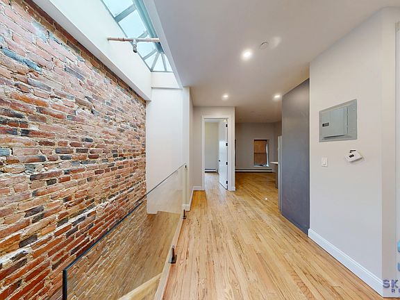 5th image of 429 Pulaski St