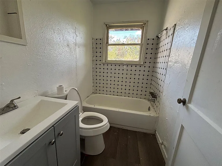 612 Winding Way St — Photo 11