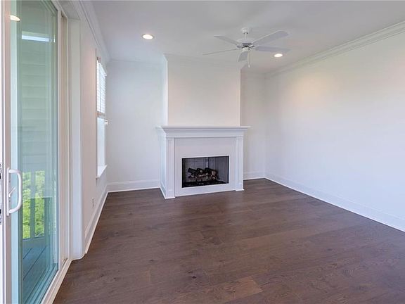 5th image of 117 Gascoigne Ave Unit 306