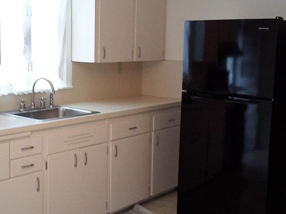 Kitchen (14' x 11.5')