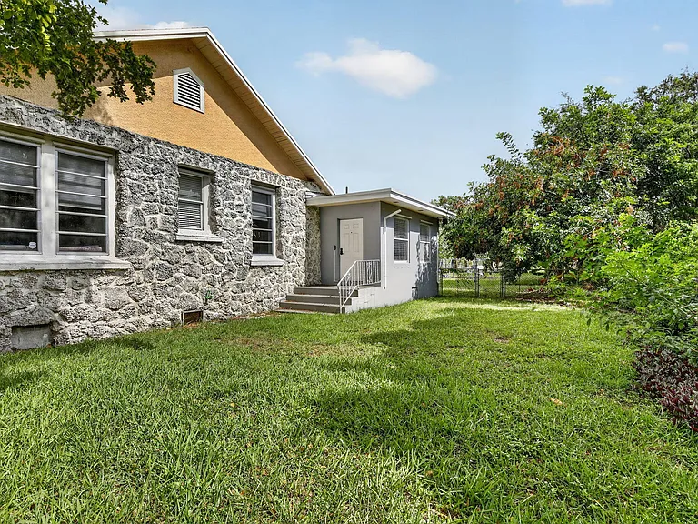 2465 Taylor St — Photo 29