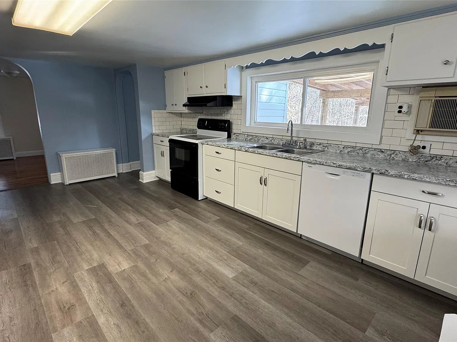 2 bed, 1.0 bath, 1310 sqft, $2,800 — Photo 4