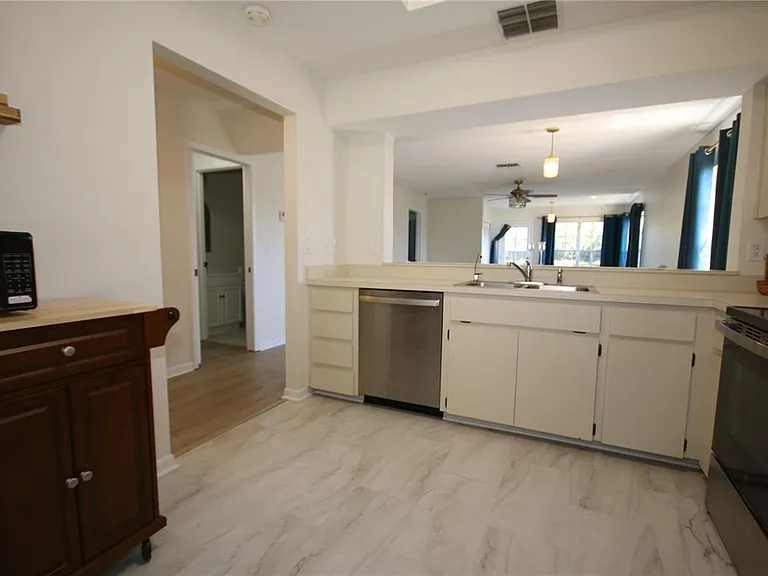 1535 Nursery Rd #403 — Photo 5
