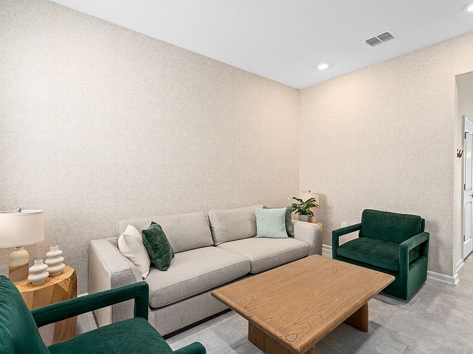 Entryway into the calm living room/TV room