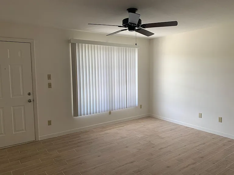 781 SW Gardens Blvd #5 — Photo 3