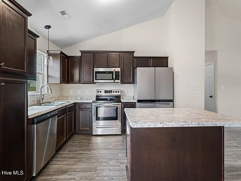 406 Paxton Ct — Photo 12