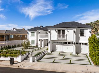 3537 Viewcrest Dr, Burbank, CA 91504