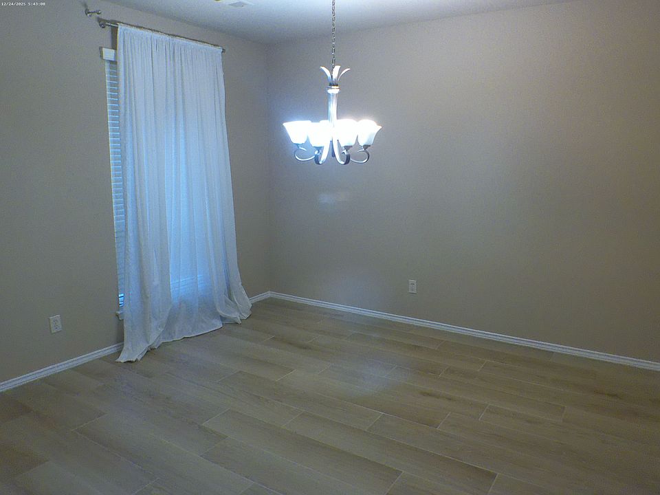 1st image of 20207 Emerald Cliff Ln
