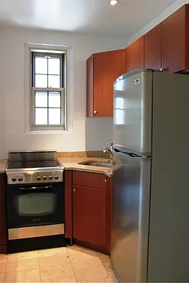 Rented by Siderow Residential Group | media 19