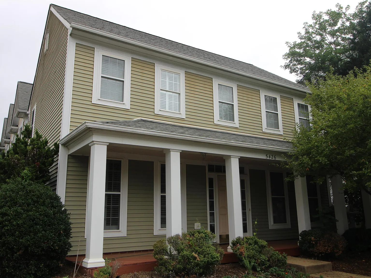 3 bed, 2.5 bath, 1632 sqft, $2,375 — Photo 2